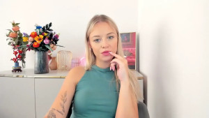 VIDEO INSIDE I love showing you my booty until you I think it s a perfect combination soles and booty and what you think