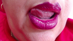 Watch as I slowly remove my lace lingerie then slip into a hot bubble bath and spread my pussy lips for you Lots of