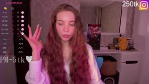 Milky ass and milky toes the way it dribbles over my ass is definitely enticing the drips down my pussy are the icing on