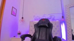 My massive ass ripped right through my jeans tonight while I was out in public This booty is uncontainable at this point