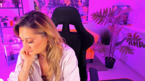 Tip me 15 to see Behind the Scenes of my newest Bling Life Photoshoot in 4k Watch me strip out of my dress to see me