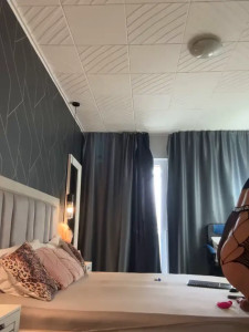 陳總帶著小助理起出差 生氣的陳總對著小助理發脾氣 識相的小助理張開她的腿