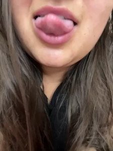 How does my ass look in my lululemons Would I catch you staring at the gym Who wants to see more legging content 2836208