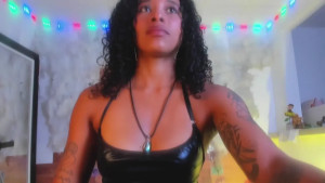 Fun lil pre-shower selfie for yall Starting to really feel my body taking shape again since i ve been working so much at