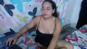 I know you like what s under this glitter Ready to take a peek 2915466