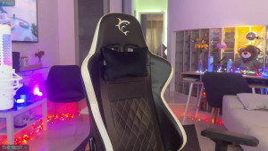 Good day lovers of legs and feet Ever fantasized about a tantalizing pantyhose striptease Let s make that dream a