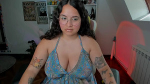 Who loves a creme egg Watch me as I eat every single little bit 2983574