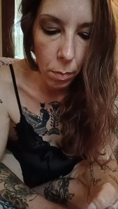 Goid afternoon Enjoying a beautiful afternoon I send huge kisses to you all 2904291