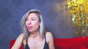 Holding nothing but a towel teasing you with this thick naked ass and my bare tittys 2896866