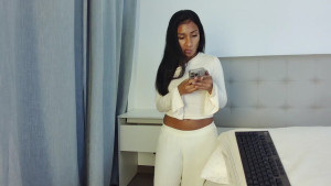 UNLOCK FOR HUGE CUMSHOT So I was shaving my body on a lazy sunday Messy bun kinda hungover Got really horny started