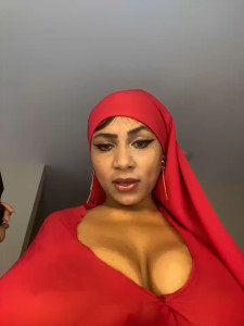 胖子真的別穿瘦子的衣服 撐壞了就難辦 奶子太胖也是一個困擾啊啊啊啊啊 心疼那顆釦子