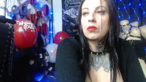 It looks like Zuko s body temperature is rising too much His clothes are on fire Parece que a temperatura do corpo do