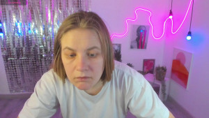 This girl naomisolar looking for his first man